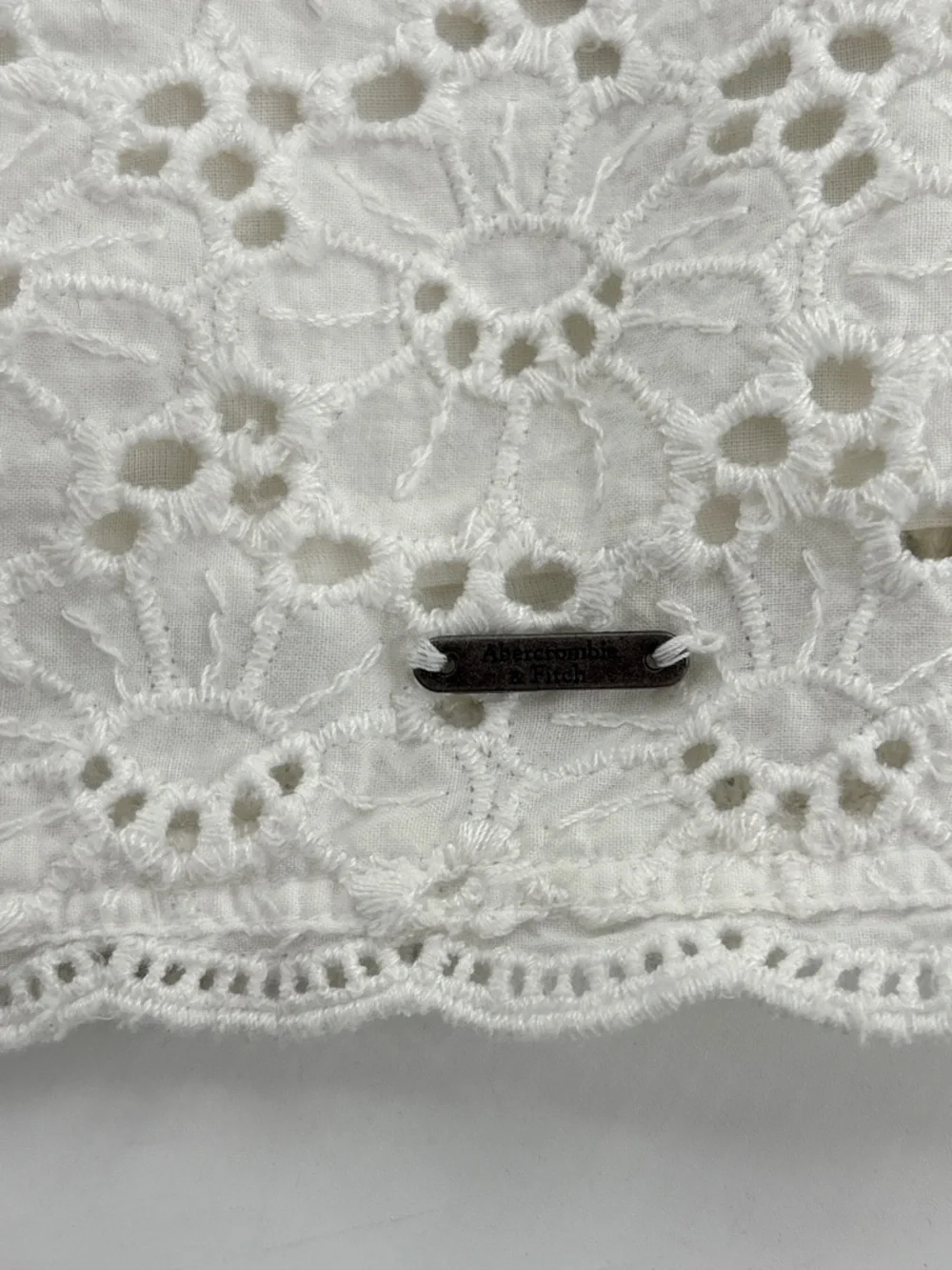 Abercrombie & Fitch White Eyelet Lace Sleeveless Top - Picture 2 of 7